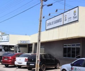 Dupla é presa com bloqueadores de alarme em estacionamento de supermercado em Teresina
