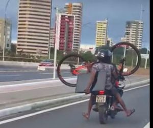 Suspeito flagrado levando bicicleta e TV em moto é preso