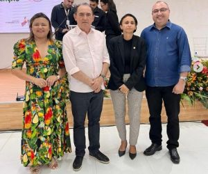Prefeito de Floriano participa de encontro para aprimorar serviços educacionais no Piauí