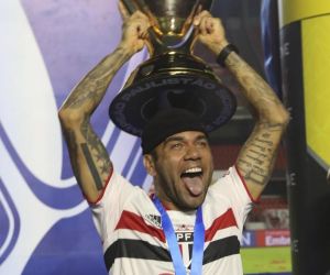 São Paulo diz que Daniel Alves não joga mais pelo clube