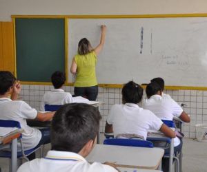 Governo anuncia reajuste do piso dos professores para 2018