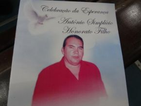 Parentes e amigos prestaram últimas homenagens a Honorato Filho em missa de 7° dia
