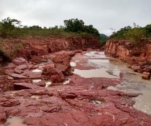 Enxurrada destrói trecho da PI-392 e prejudica escoamento de soja no Sul do Piauí