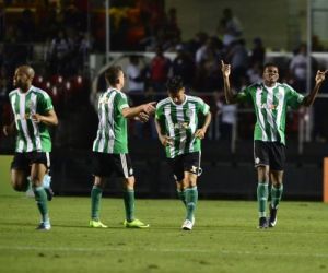 53 mil para ver Filigrana: colombiano faz primeiro gol pelo Coritiba e vira sensação