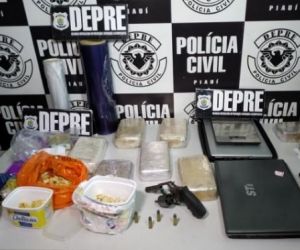 Operação contra o tráfico apreende R$ 200 mil em drogas, carros e jet ski