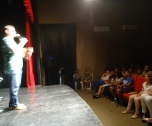 Amauri Jucá arranca gargalhadas em show de humor em Floriano