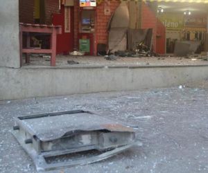 Quadrilha explode e tenta levar caixa eletrônico de comércio em Teresina