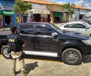PRF recupera veículo roubado no município de Floriano