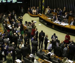Câmara aprova texto-base da reforma em 2° turno
