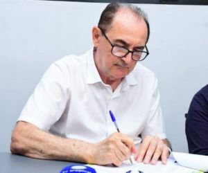 Prefeito Antônio Reis exonera comissionados e promove reforma administrativa em Floriano