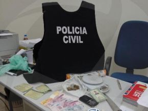 Polícia Civil de Floriano estoura boca de fumo em campo de futebol no bairro Guia