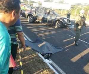Jovem se choca em poste e morre na hora na Avenida Cajuína