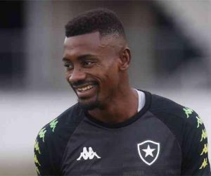 Botafogo anuncia a rescisão de contrato com o martinense Salomon Kalou