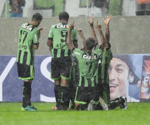 Líder e dono da melhor defesa, América-MG mede forças com o ofensivo Londrina