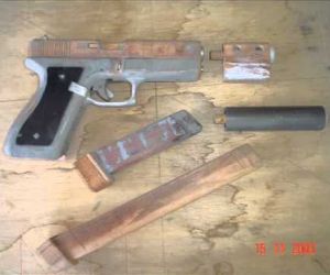 Menor de 14 anos usa arma feita com pedaços de ferro em assaltos