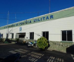 Vítima reconhece motocicleta usada em assalto e acusado é preso pela PM