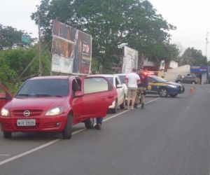 Operação Rodovida registra apreensão de veículos e prisão por embriaguez a volante