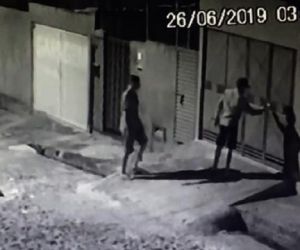 Homens furtam residência sem serem vistos; veja vídeo