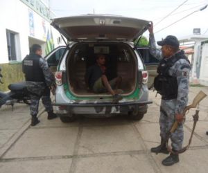 Homem é preso com espingarda calibre 12 em Floriano