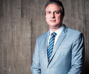 Estratégia de Ciro de atacar o PT está errada, diz governador do Ceará