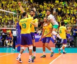 Seleção masculina de vôlei vence Rússia e assume ponta da Liga das Nações