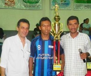 Prefeito Gilberto Júnior é homenageado na final da Taça Cidade de Floriano
