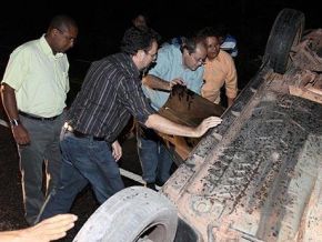 Sílvio Mendes socorre advogado preso nas ferragens em José de Freitas