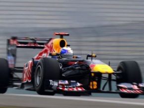Vettel lidera os dois treinos, mantém domínio e fecha a sexta-feira na frente