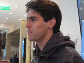 Ídolo da nova geração, Kaká volta confiante e cauteloso: 'Calma'
