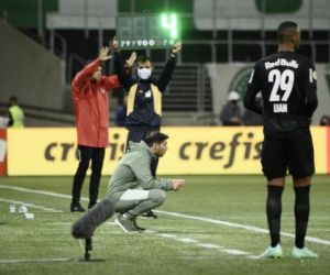 Abel elogia torcida, cita dificuldades no Brasileirão e diz: "O Palmeiras não está forte"