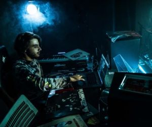 Felipe Poeta, filho de Patrícia Poeta, lança primeira música de sua nova gravadora