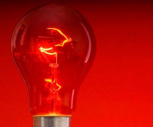 Contas de luz terão bandeira vermelha em agosto, diz Aneel