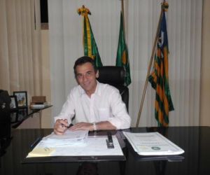Prefeito de Floriano decreta período de recesso natalino
