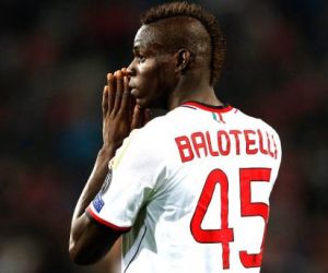 Técnico do Liverpool critica falta de gols de Balotelli: "Precisa melhorar"