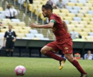São Paulo oferece R$ 11 milhões mais três atletas por Scarpa; Flu quer mais