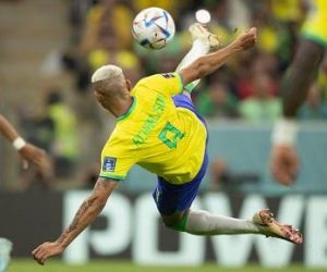 Gol de voleio de Richarlison é eleito o mais bonito da Copa do Catar