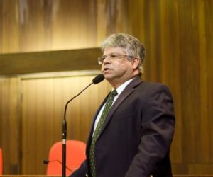 Gustavo Neiva lamenta o "desrespeito" de líder do governo com a oposição