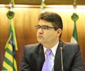 Luciano vai à Parnaíba em busca de apoio de Mão Santa para fechar chapa