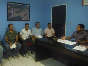 Gleydson Resende preside reunião interna com servidores