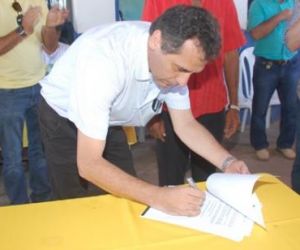 Prefeito Gilberto Júnior lança Pedra Fundamental da Praça do Povoado Amolar