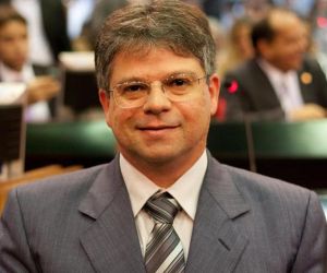 Gustavo Neiva cobra informações sobre reabertura de fábrica de cimento