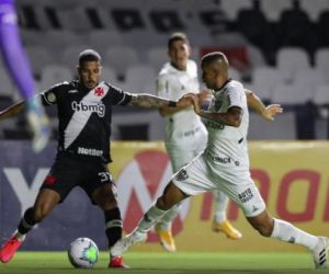 Vasco ganha do Atlético-MG e respira na luta contra o rebaixamento no Brasileirão