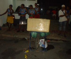 Cobrança ilegal de taxa irrita ambulantes no carnaval de Floriano