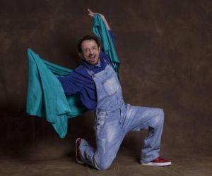 Biografia de Tom Zé é convite para imersão na discografia singular do último romântico tropicalista