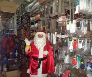 Papai Noel visita comércio e dá largada ao Natal em Floriano