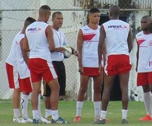 "Friozinho na barriga", manda técnico do Leão sobre estreia diante do Altos