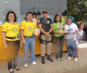 Rotary Club, PRF e Secretaria de Saúde realizam campanha de trânsito em Floriano