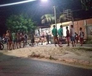 Mulher morre em grave acidente entre motocicletas