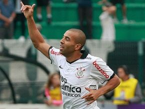 Emerson rejeita proposta milionária e garante que fica no Corinthians