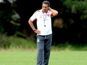 Pela primeira vez, Luxemburgo admite contratar Adriano